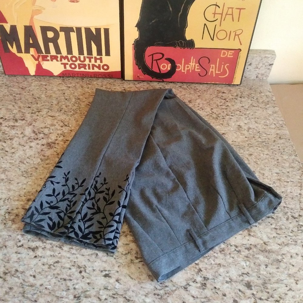 "Boutique Europa" Gray Trousers with Velvet Vines